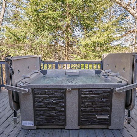 Wooded Bliss Hot Tub Single Level Cabin With No Steps Rocking Chairs And Wooded Views Pigeon Forge Bagian luar foto