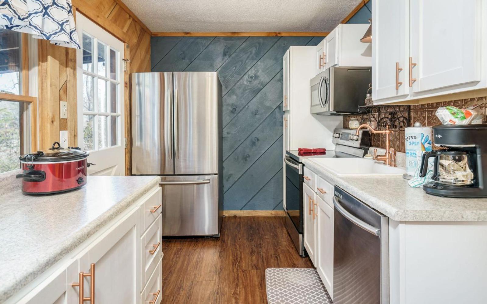 Wooded Bliss Hot Tub Single Level Cabin With No Steps Rocking Chairs And Wooded Views Pigeon Forge Bagian luar foto